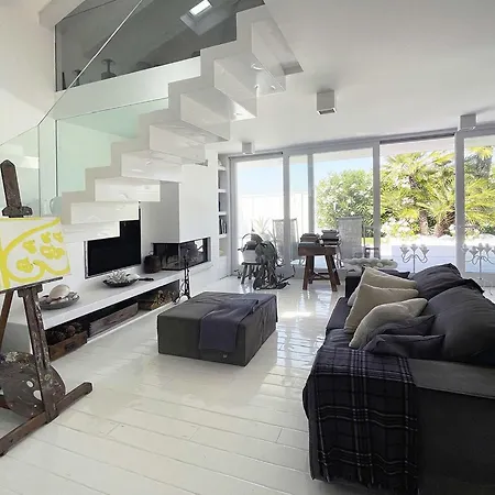 Elegante Am Strand- Jacuzzi Und Garten By Interhome *