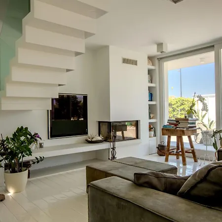 Elegante Am Strand- Jacuzzi Und Garten By Interhome Vakantiehuis