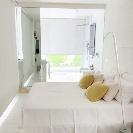 Elegante Am Strand- Jacuzzi Und Garten By Interhome