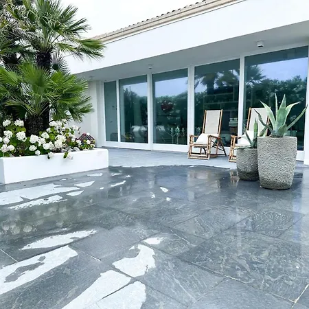 Casa vacanze Elegante Am Strand- Jacuzzi Und Garten By Interhome Senigallia