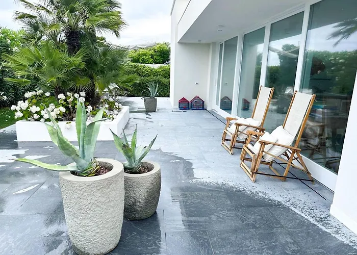 Vakantiehuis Elegante Am Strand- Jacuzzi Und Garten By Interhome Senigallia