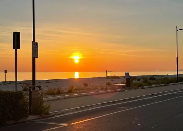 Elegante Am Strand- Jacuzzi Und Garten By Interhome