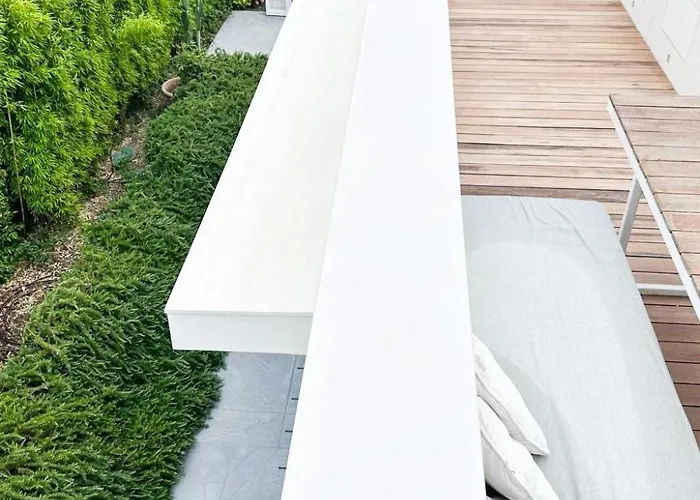 Elegante Am Strand- Jacuzzi Und Garten By Interhome